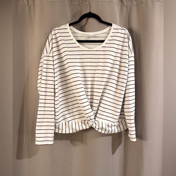 Women’s Old Navy White and Burgundy Striped Top - Picture 1 of 6
